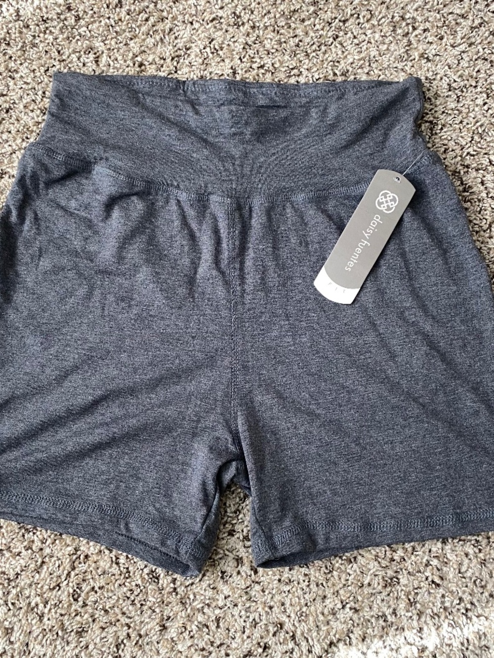 Daisy Fuentes Women's Shorts Large Gray Pull On Stretch Casual Comfort